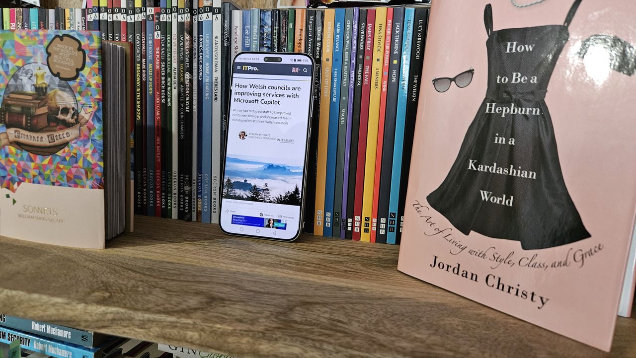 The Honor Magic8 phone