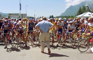 Jean-Marie Leblanc goes head-to-head with the 1998 Tour de France peloton