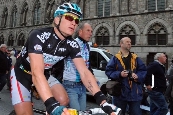 Andre Greipel (Omega Pharma-Lotto) passed the black leader's jersey to his teammate Philippe Gilbert.