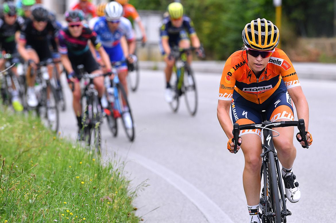 Karol-Ann Canuel leading the way on the Giro Rosa's third stage