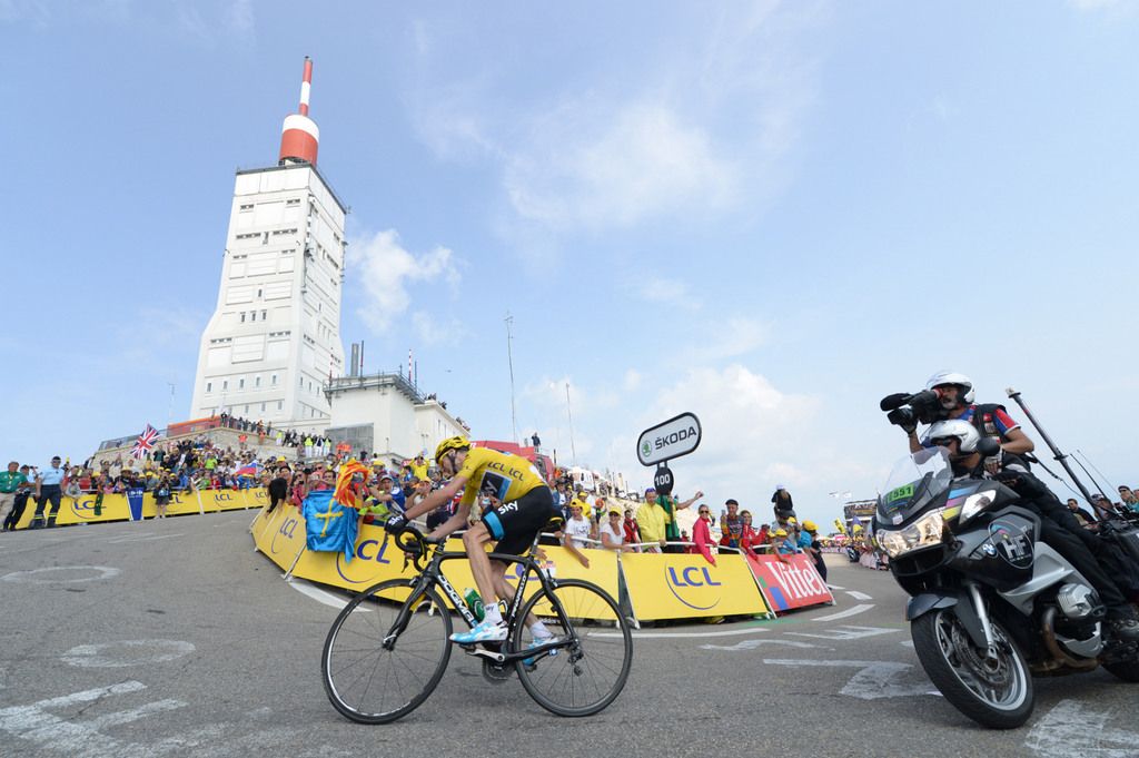 Chris Froome riding through the final corner in 2013