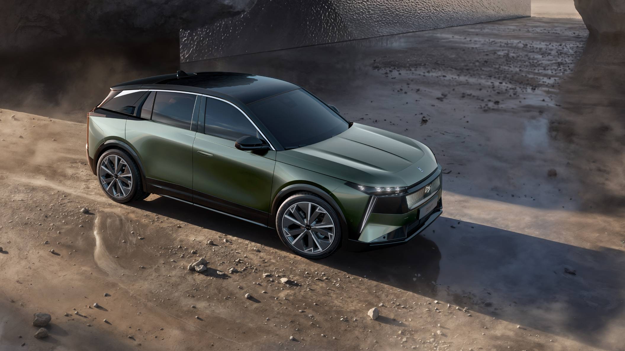 The Focal DS No 7 SUV driving somewhere