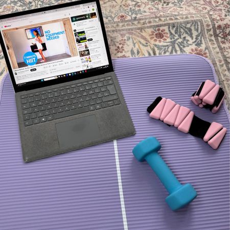Health Writer Anna Bartter trying 7 minute workouts from home