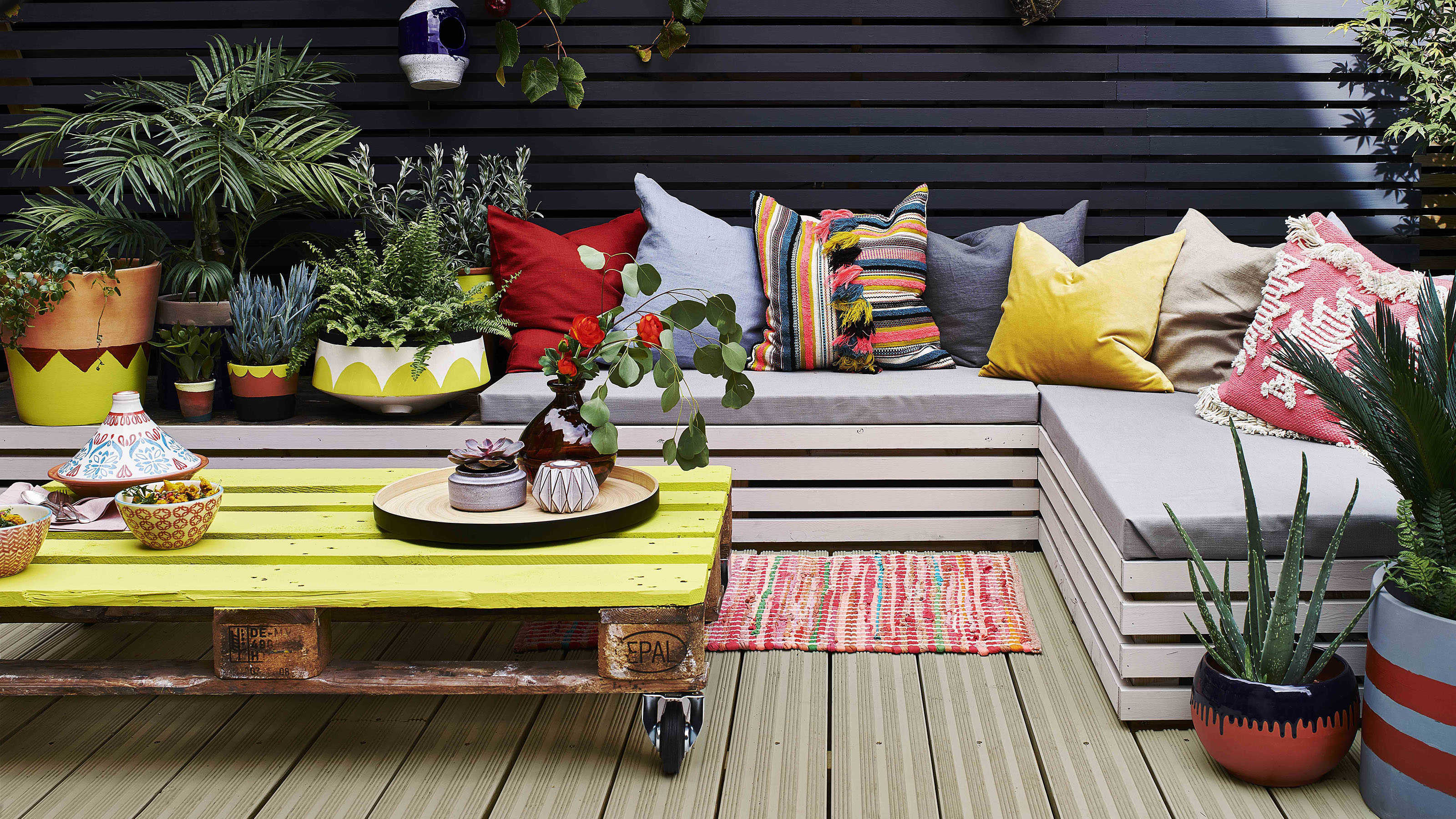 Recycled Pallet Furniture: 25 Unique Ideas