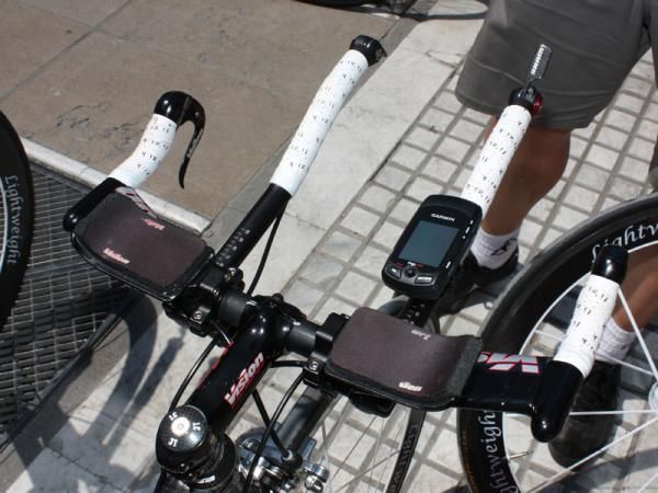 This Milram aerobar setup looks to comfortably adhere to the UCI's 'two-level' bar rule but we're not sure how visible the Garmin Edge computer will be.