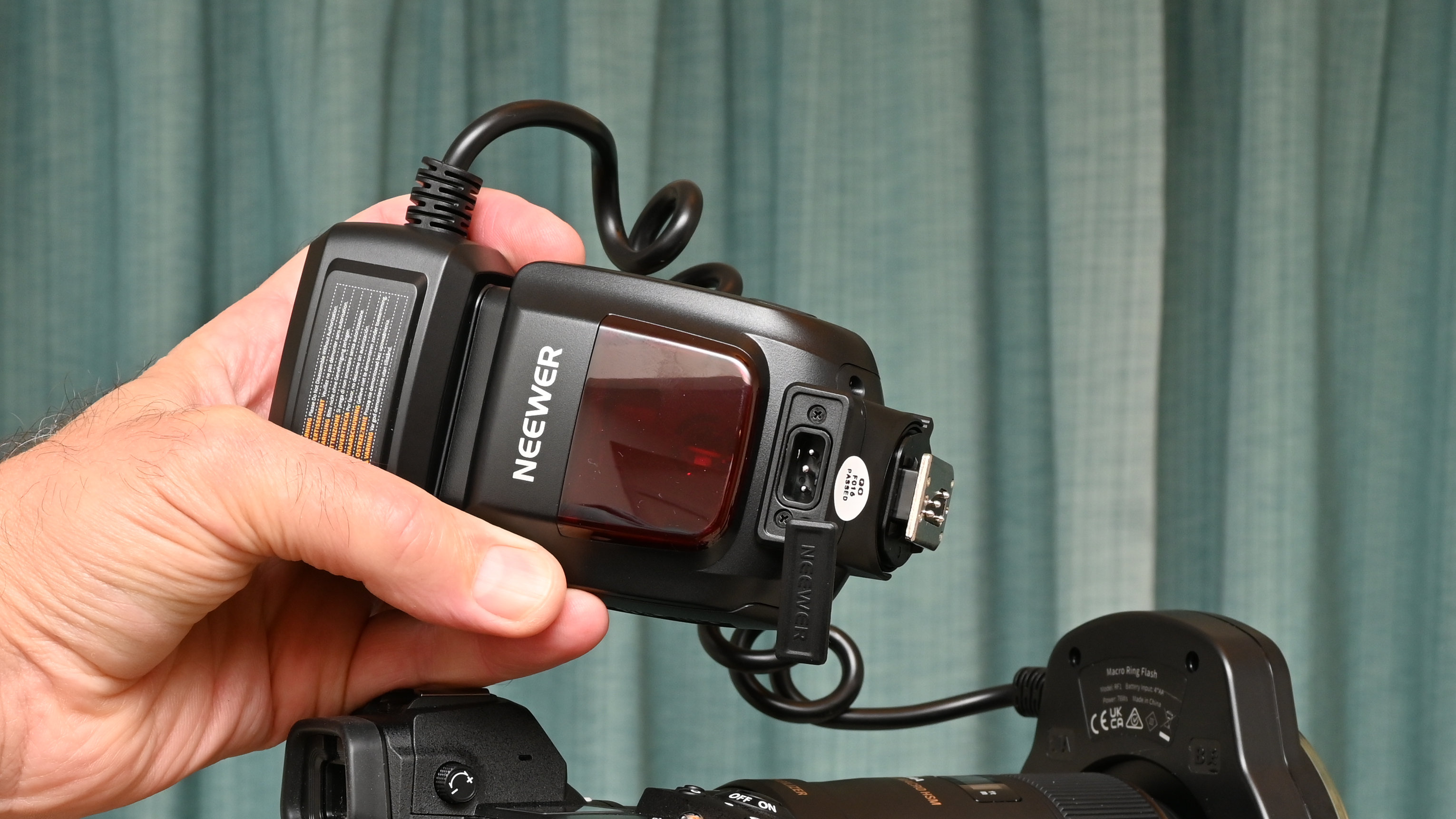 Neewer RF1 Macro Ring Flash product shot
