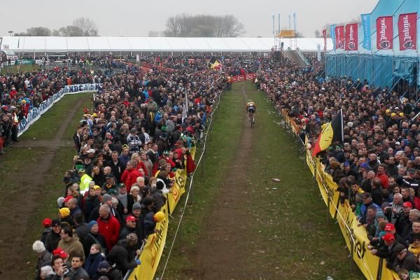 The crowds were intense at the Superprestige in Hamme-Zogge
