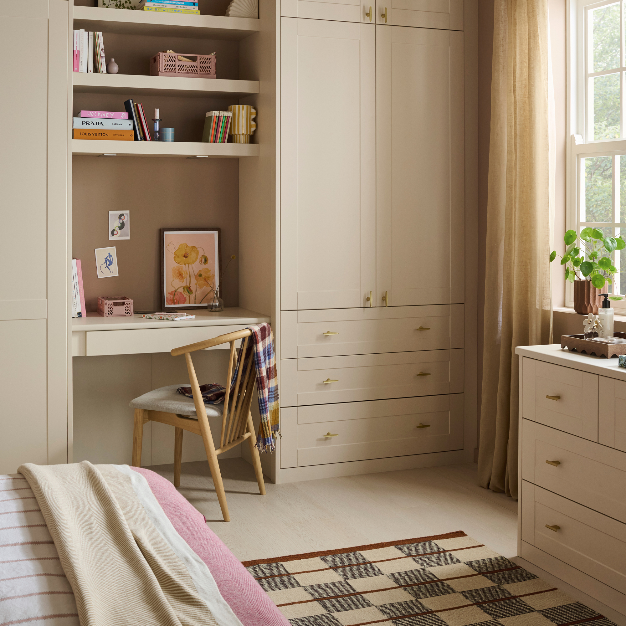 Sharps Shaker Bedroom in Soft Linen