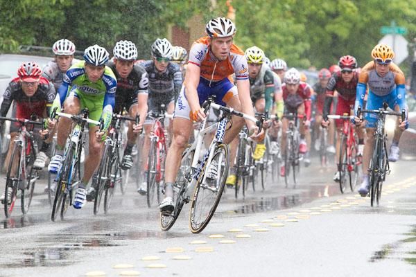 The lead group heads gingerly into the final corner 500 metres before the finish.
