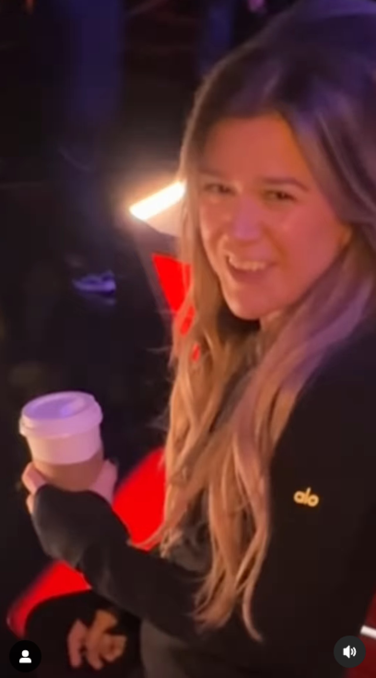 Kelly Clarkson sits in Blake Shelton's old chair on The Voice.