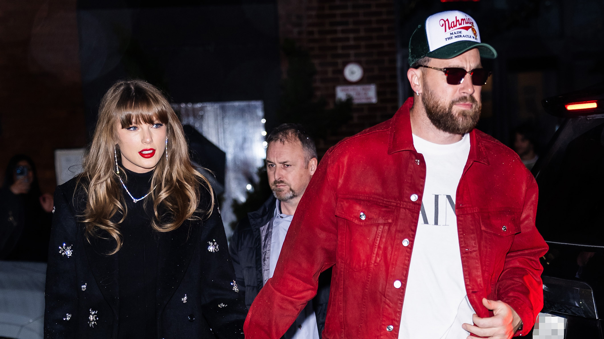 NEW YORK, NEW YORK - DECEMBER 28: Taylor Swift (L) and Travis Kelce are seen in the Meatpacking District on December 28, 2024 in New York City. (Photo by TheStewartofNY/GC Images)