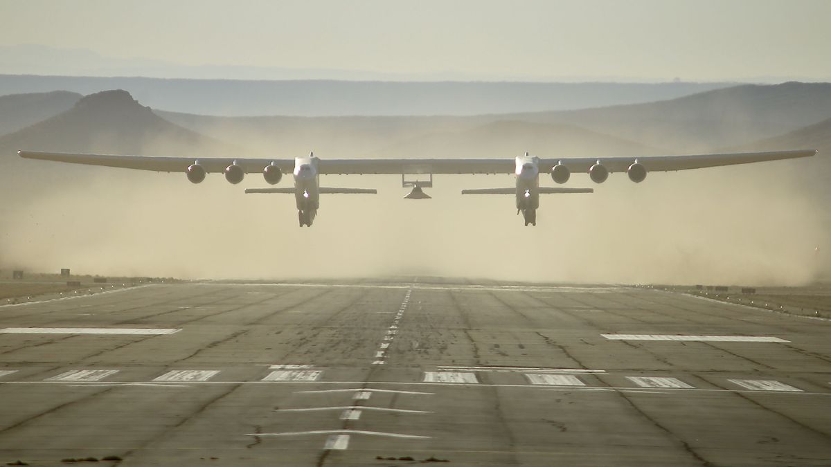 Stratolaunch's Roc, the world's largest plane, aces 1st flight carrying hyperson..