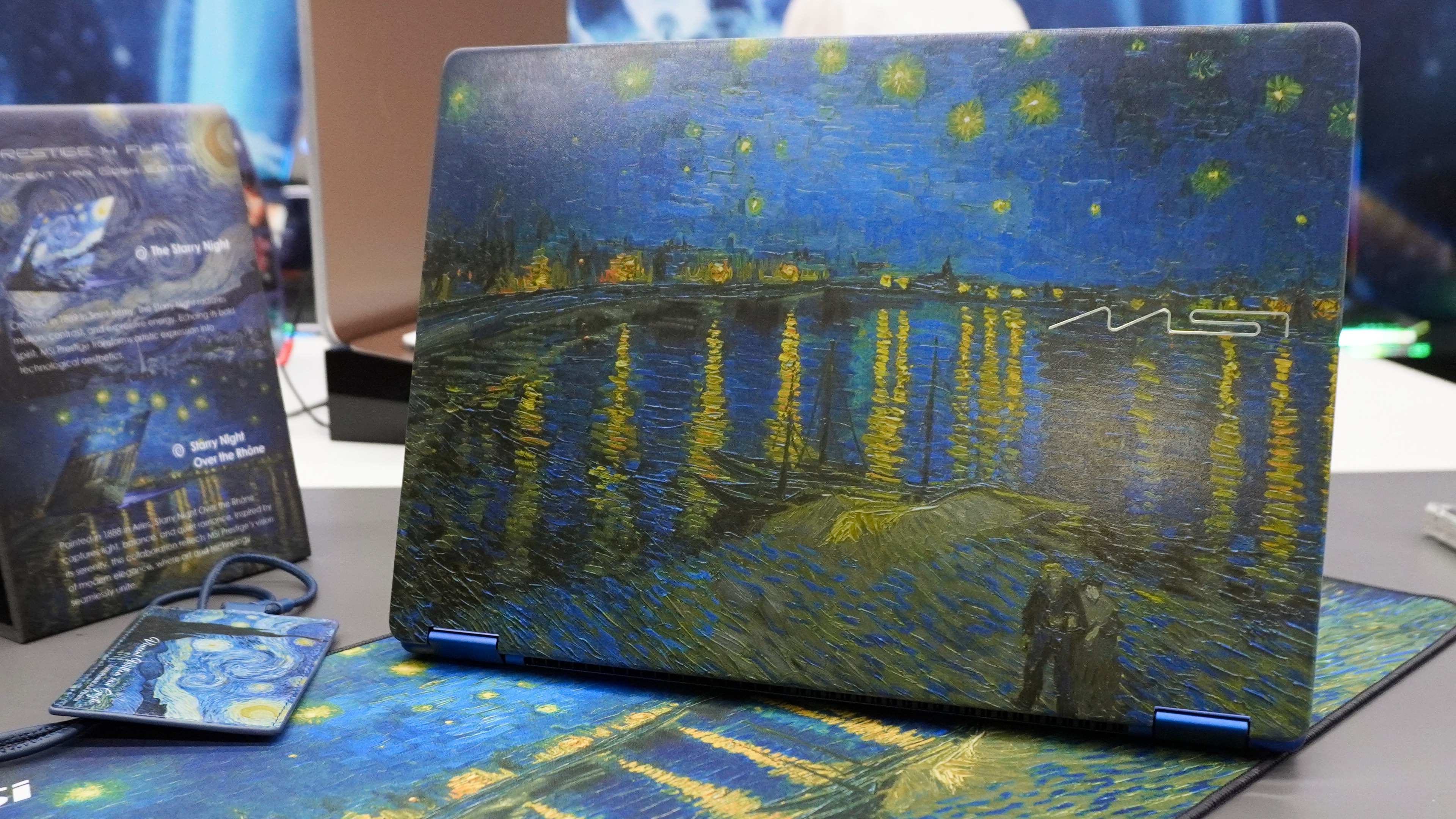 MSI Prestige 14 Flip AI+ Vincent van Gogh Edition