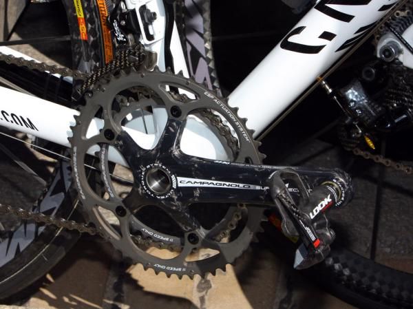 Look K&eacute;O pedals are bolted to the Campagnolo Record cranks of the Omega Pharma-Lotto team.
