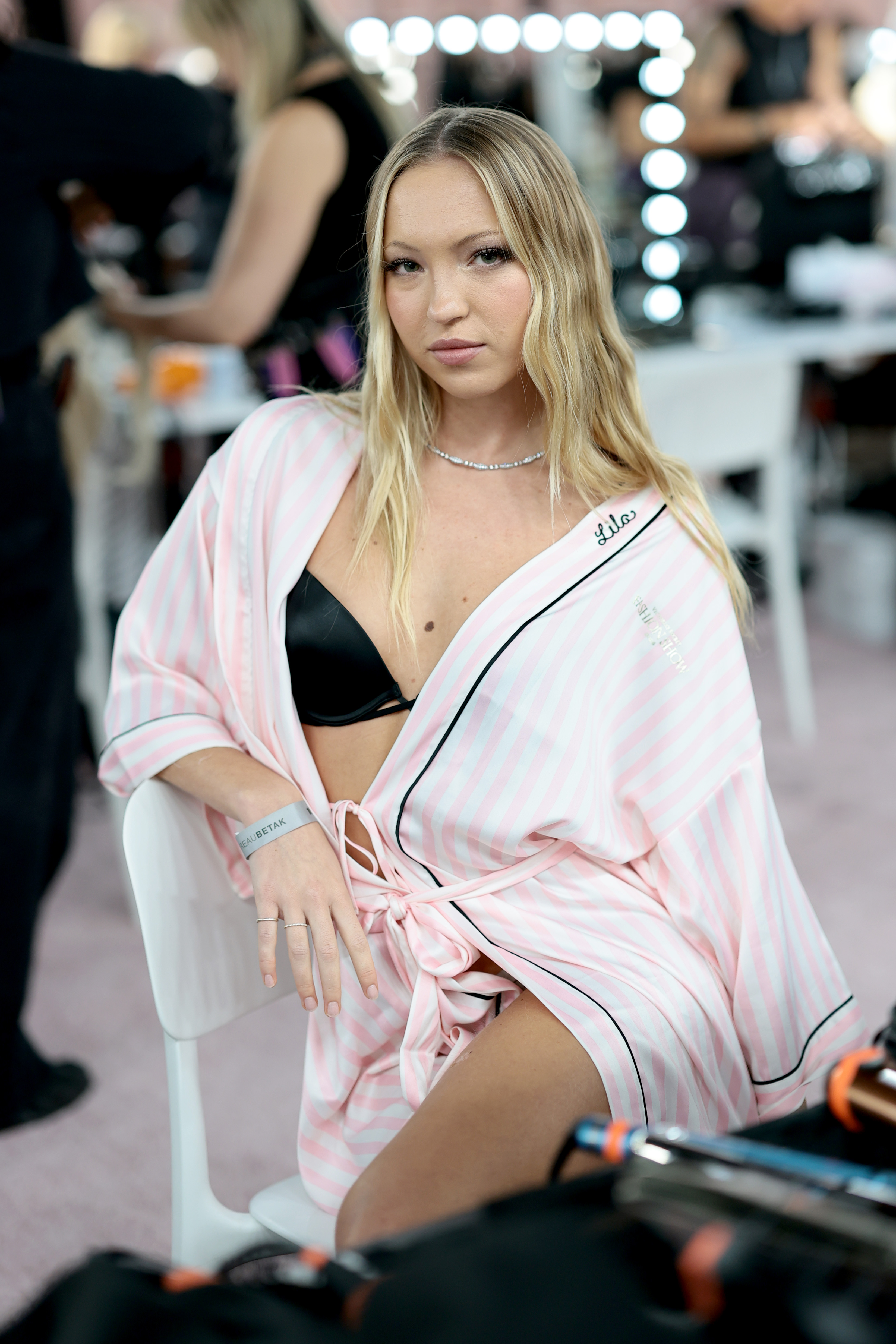Lila Moss poses backstage for photos at the 2025 Victoria&#039;s Secret Fashion Show