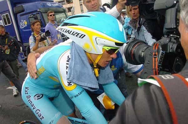 Vino gets stormed by reporters right after the race.