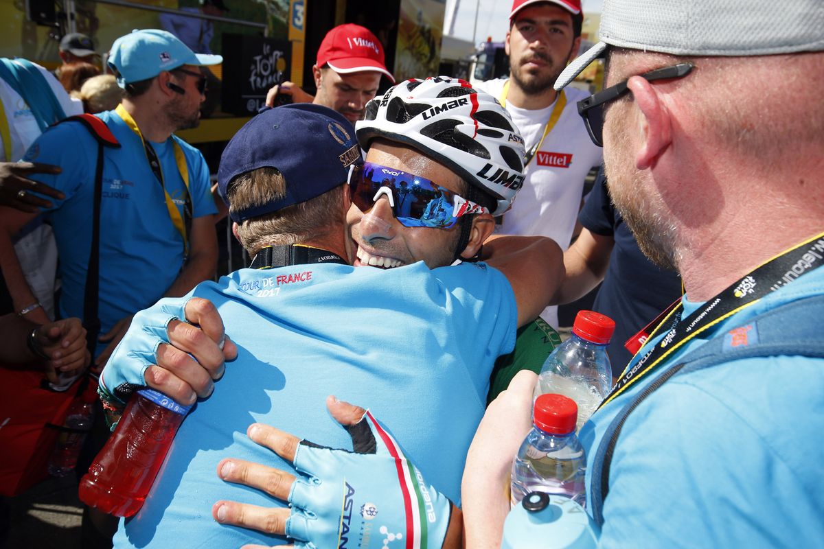 Fabio Aru (Astana) celebrates with his team