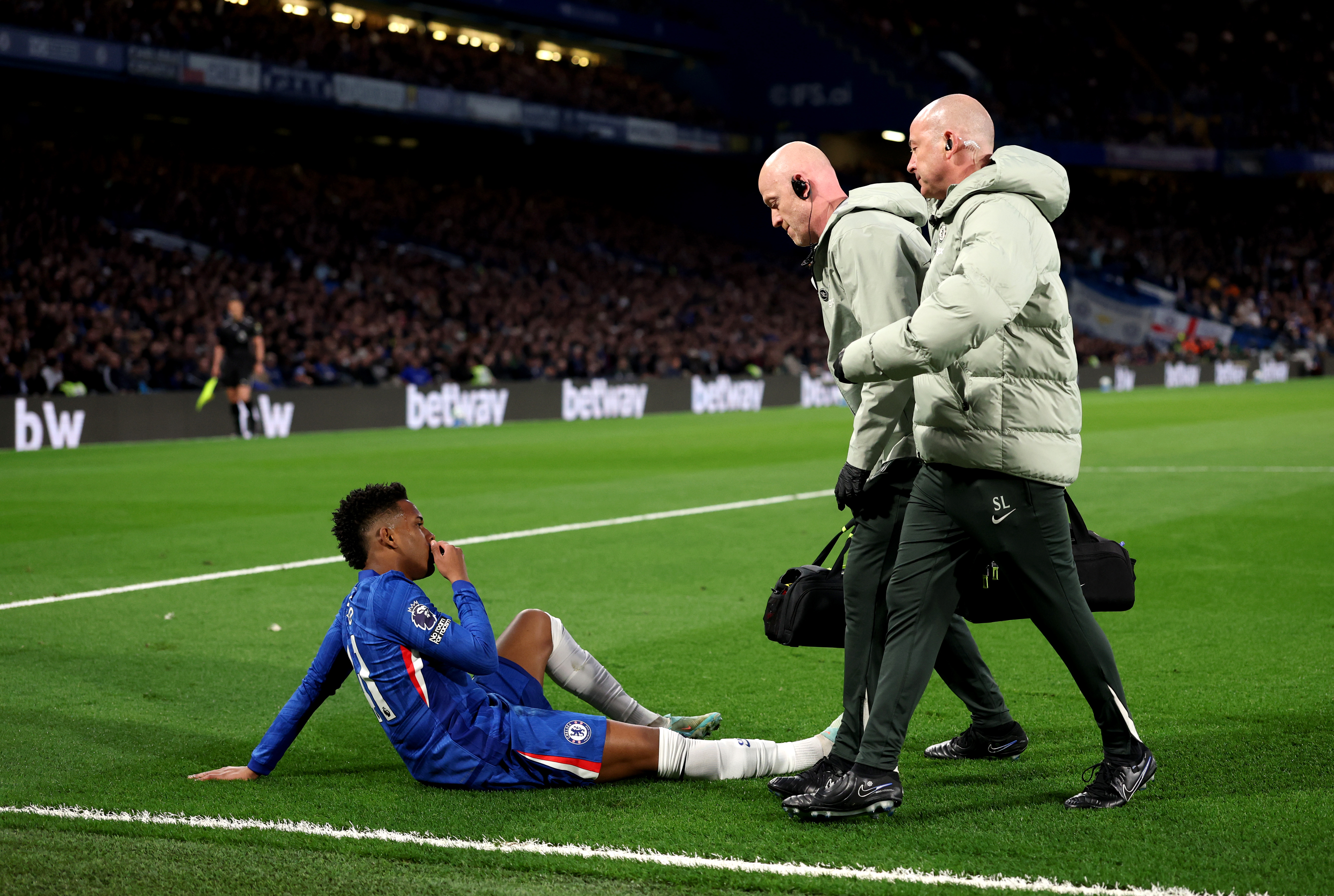 LONDON, ENGLAND - APRIL 18: Estevao of Chelsea reacts with an injury during the Premier League match between Chelsea and Manchester United at Stamford Bridge on April 18, 2026 in London, England. (Photo by Julian Finney/Getty Images)