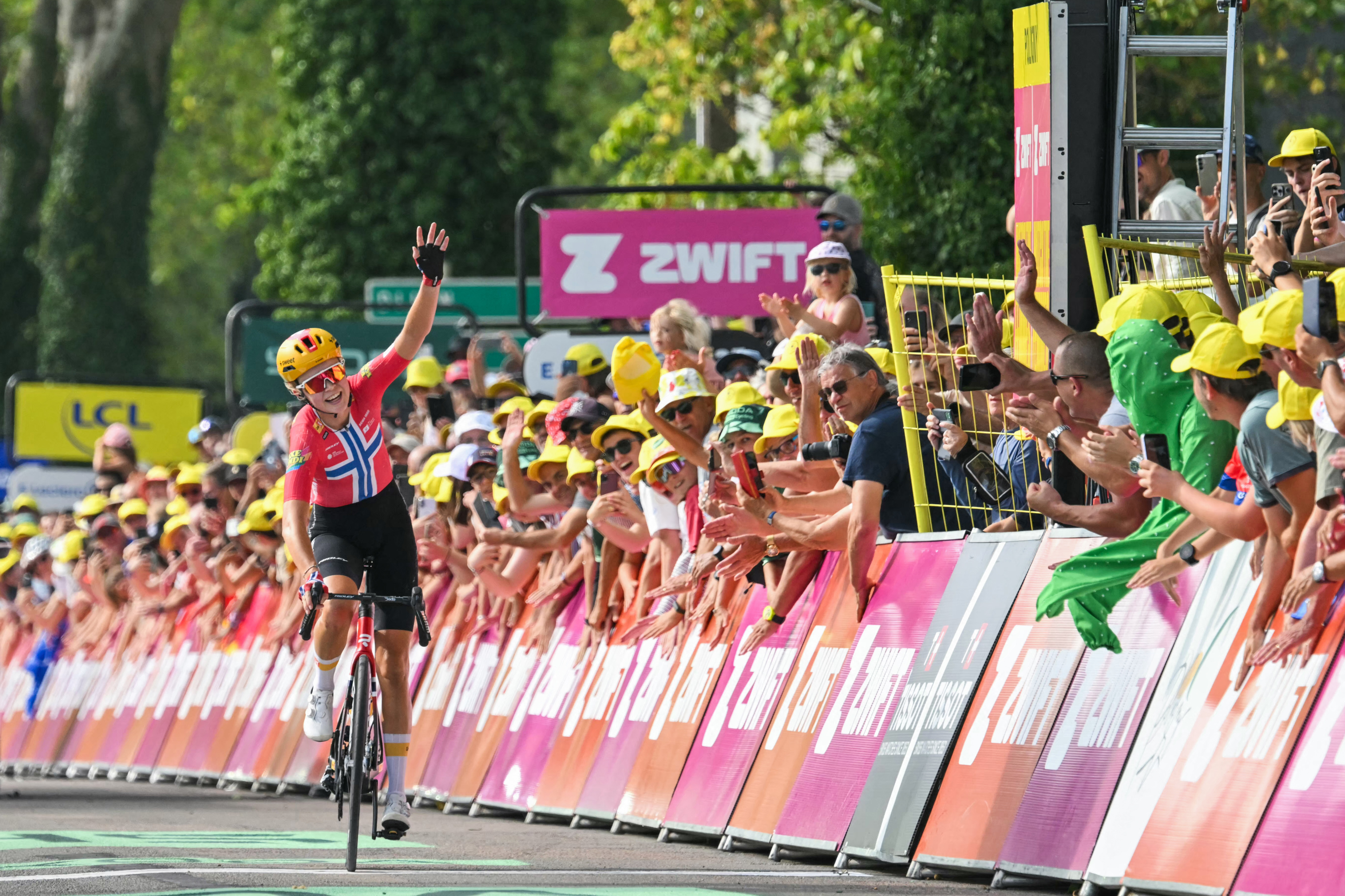Sigrid Haugset wins stage 3 Tour de France femmes 2026