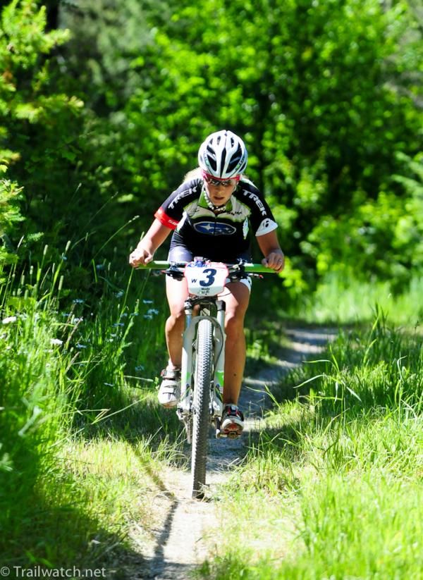 Emily Batty (Subaru Trek) climbs in fourth place
