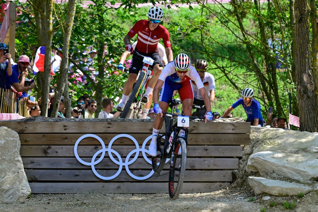 France's Jordan Sarrou competes in the men's cross-country mountain biking event during the Paris 2024 Olympic Games in Elancourt Hill venue in Elancourt, on July 29, 2024. (Photo by John MACDOUGALL / AFP)