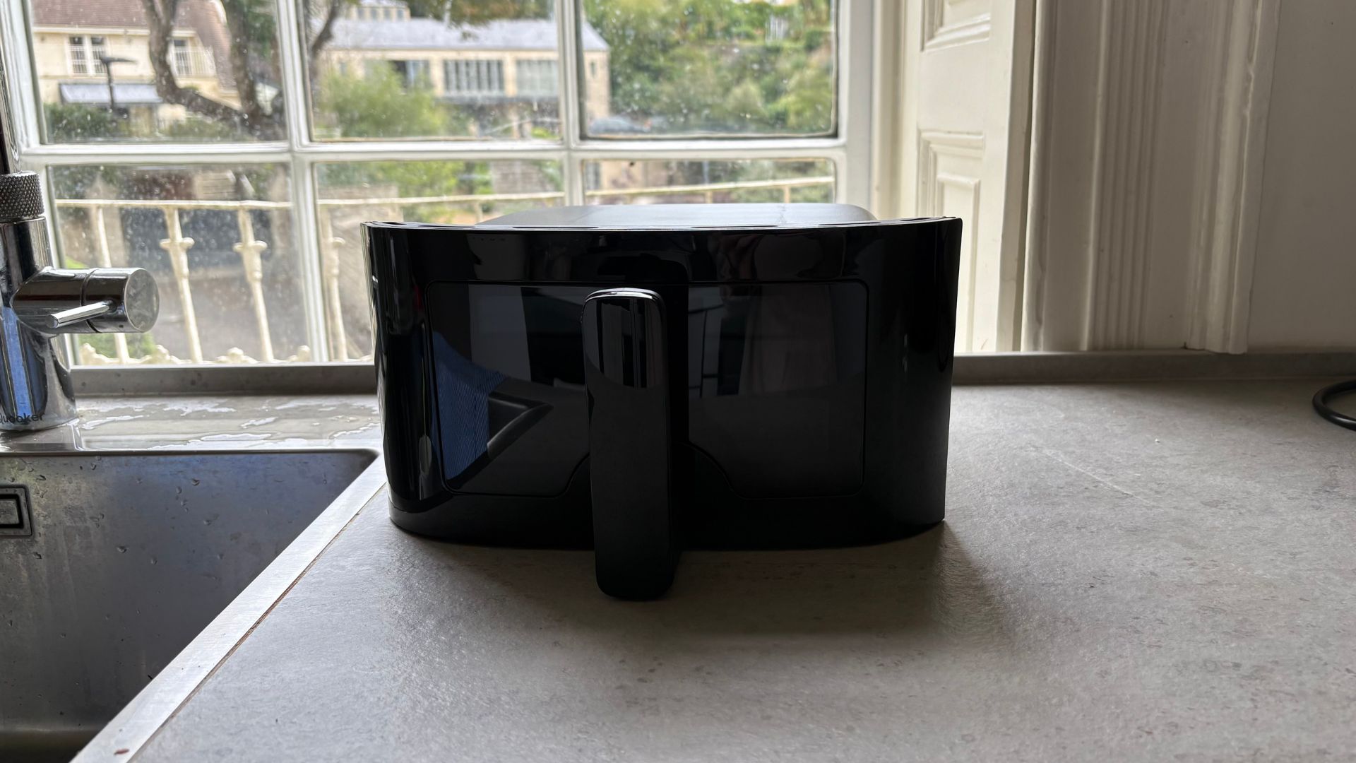 Washing up the Bosch Series 6 Air Fryer