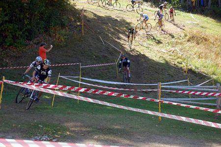 Crystal Anthony and the women's elite field navigating a very technical descent.