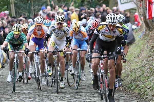 Topsport Vlaanderen lead the way on a climb