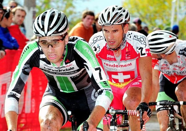 Jamey Driscoll (Cyclocrossworld.com-Cannondale) riding ahead of Heule.