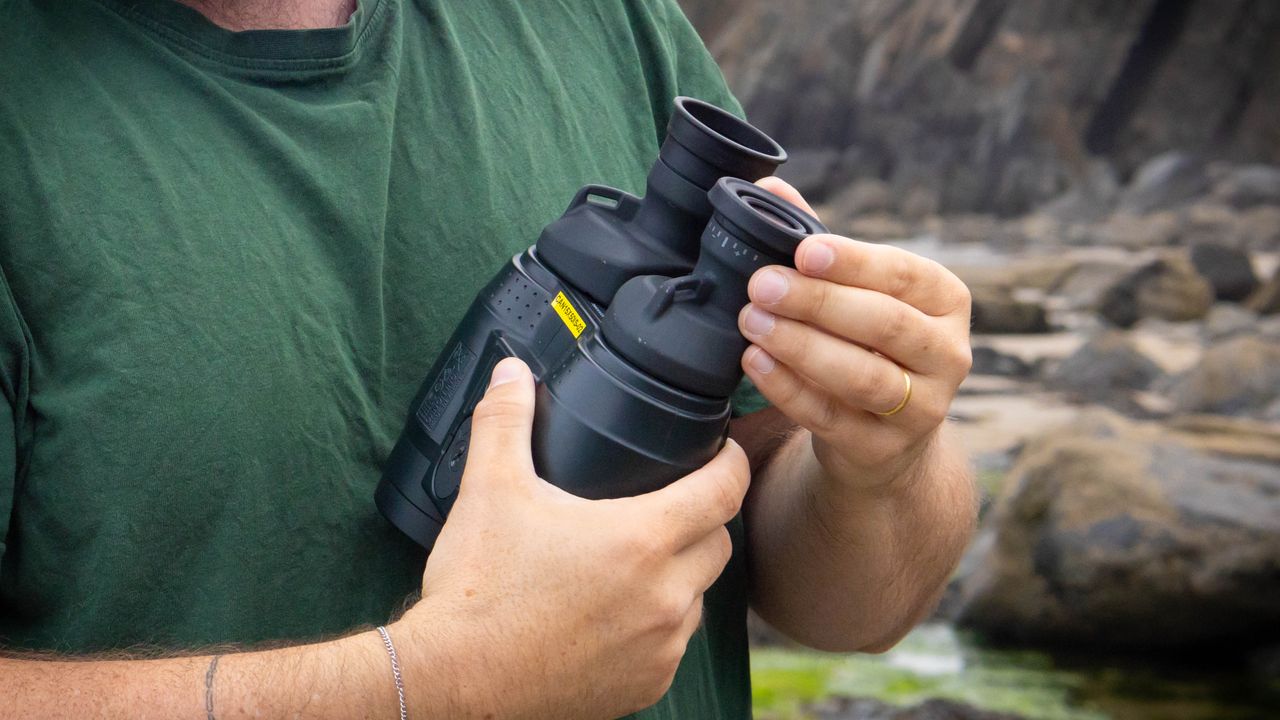 The eyecups of the Canon 15x50 IS binoculars.