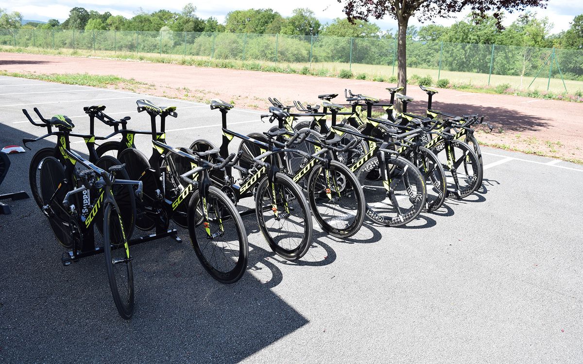 Mitchelton-Scott riders each had two time trial bikes for the stage