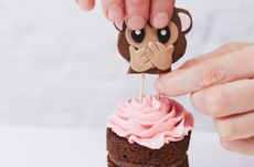 Emoji monkey cupcakes