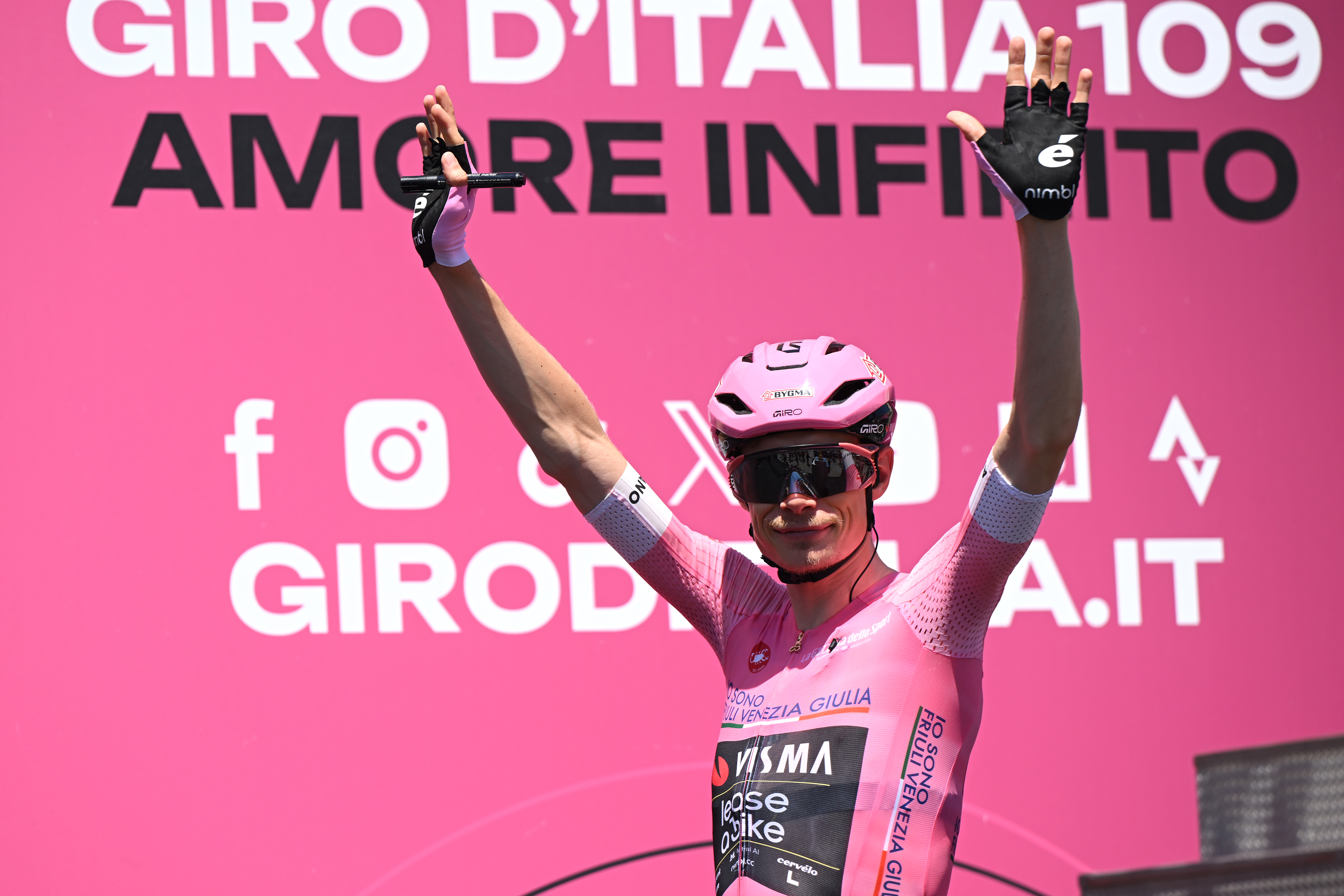 VOGHERA, ITALY - MAY 24: Jonas Vingegaard of Denmark and Team Visma | Lease a Bike - Pink Leader Jersey prior to the 109th Giro d&amp;amp;apos;Italia 2026, Stage 15 a 157km stage from Voghera to Milan / #UCIWT / on May 24, 2026 in Voghera, Italy. (Photo by Dario Belingheri/Getty Images)