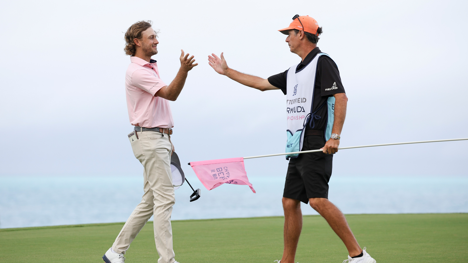 Austin Smotherman shakes hands with his caddie