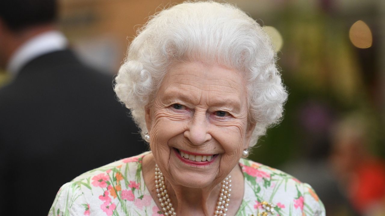 Queen&#039;s throwback snap shows her amazing hat, seen here attending an event in celebration of The Big Lunch initiative