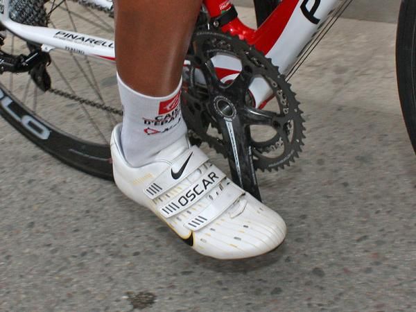 Pereiro's Nike shoes eschew mechanical closures in order to save weight.