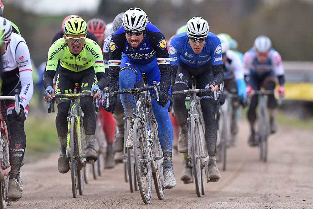 Tom Boonen (Etixx-Quick Step) on the gravel sector