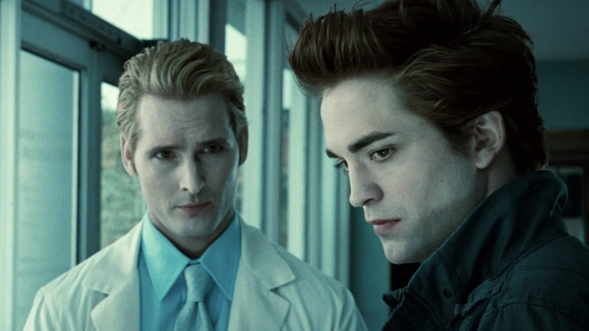 Peter Facinelli and Robert Pattinson as Carlisle and Edward in hospital in Twilight