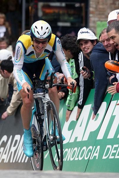 Leipheimer comes to the line to just make it inside the top ten.