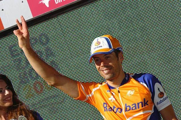 Oscar Freire (Rabobank) steps up on the stage winners' podium