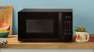 the amazon basics microwave with alexa