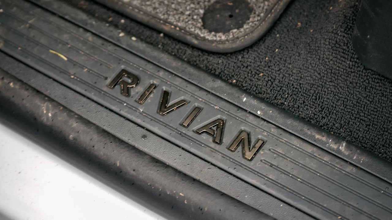 2025 Rivian R1S Tri-Motor test drive review.
