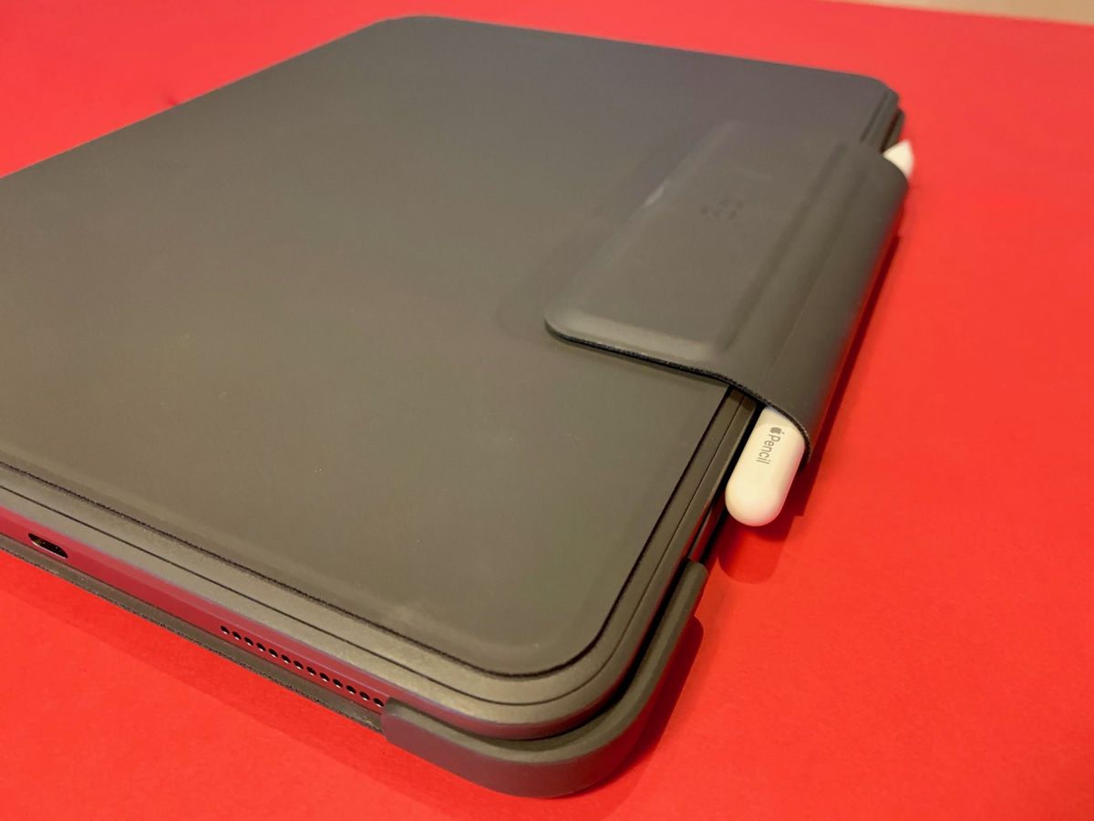 Logitech Folio Slim Pro closed