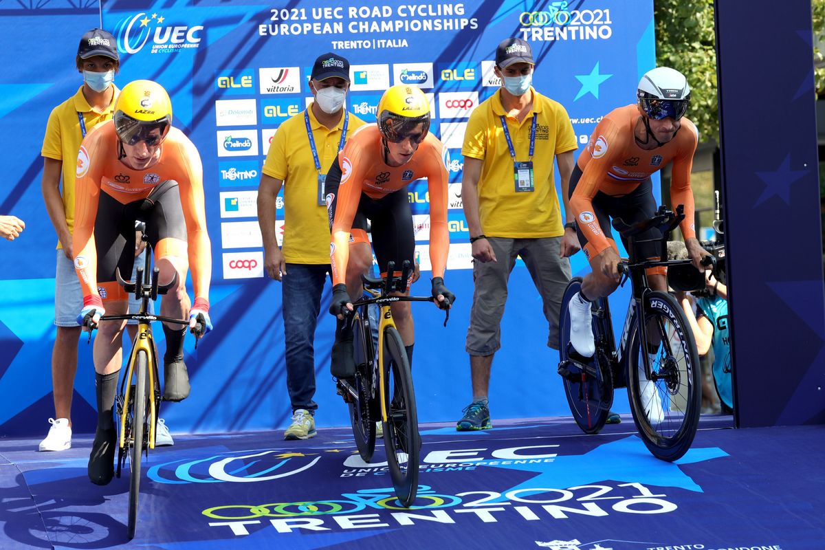 The Netherlands men set off in the Team Relay