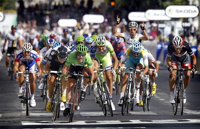 Mark Cavendish en route to his third consecutive Champs Elysees stage win in 2011
