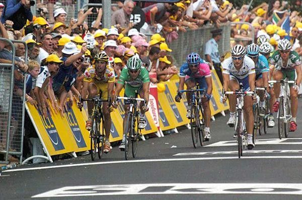 Tom Boonen (Quick.Step) won the sprint for 5th
