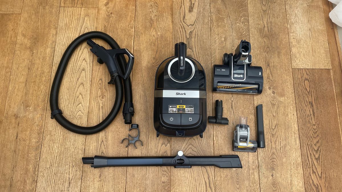 Shark Anti Hair Wrap Bagless Cylinder Pet Vacuum CZ250UKT review