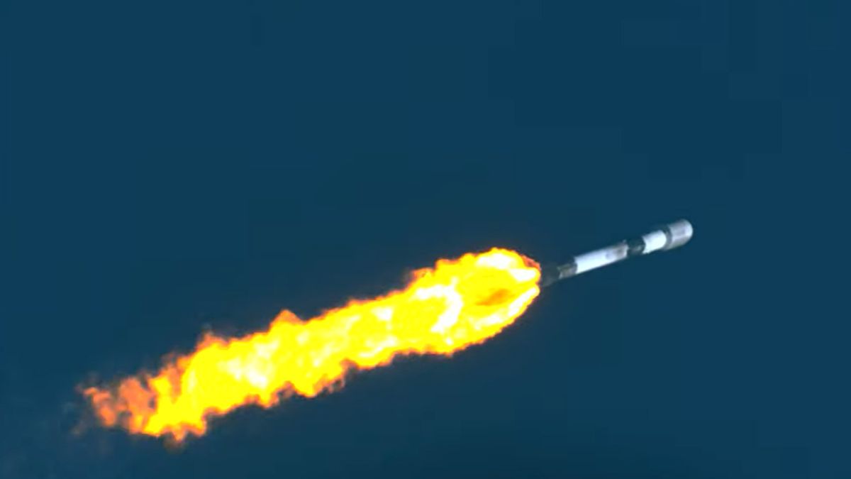 O rachetă SpaceX a lansat 53 de sateliți Starlink pe orbită și a aterizat în mare