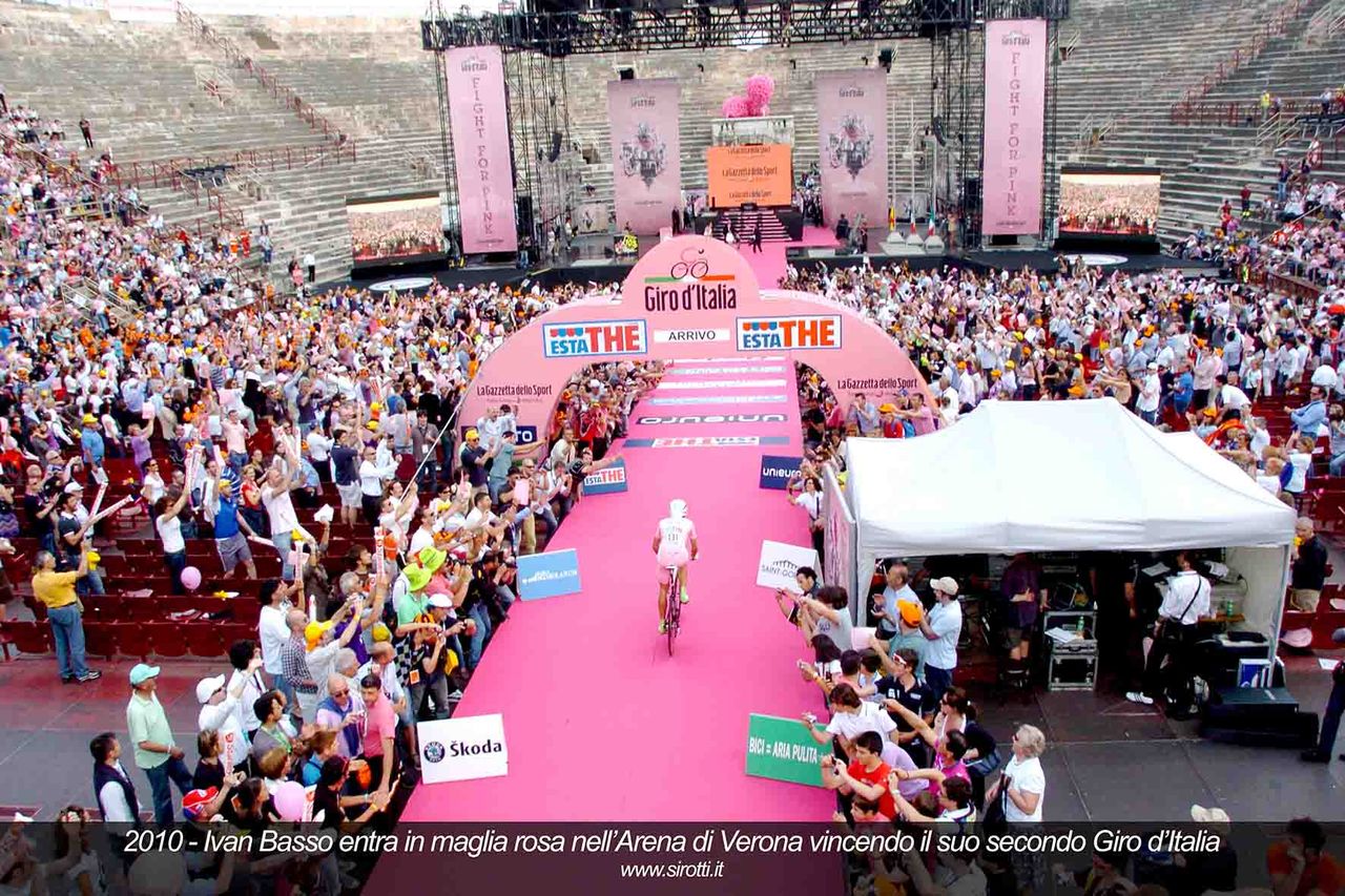 Ivan Basso enters the Verona arena as he wins the 2010 Giro d'Italia