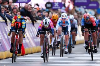 Lorena Wiebes wins a three-up sprint at Gent-Wevelgem 2024